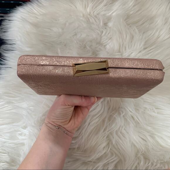 Sondra Roberts Baby Pink Blush Metallic clutch - Picture 4 of 10